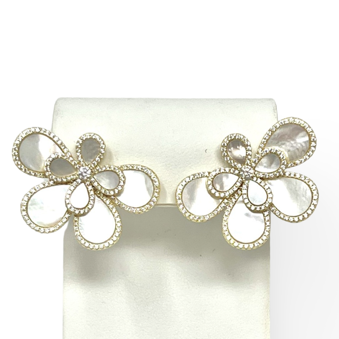 Paris Earrings in Pearl