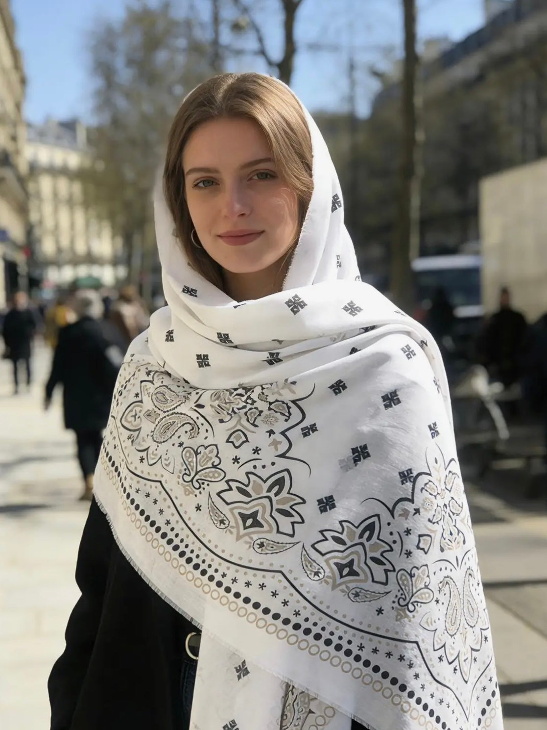 Lightweight Bandana Print Scarf in White – ELEVEN11 ACCESSORIES