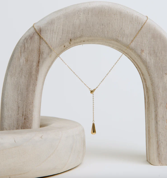 Raindrops on My Guitar Lariat Necklace in Gold
