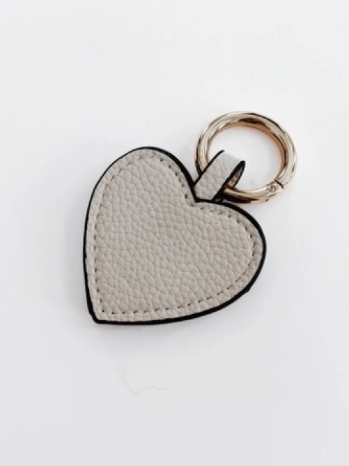 Heidi Heart Magnetic Hat Clip Bag Charm in Cream