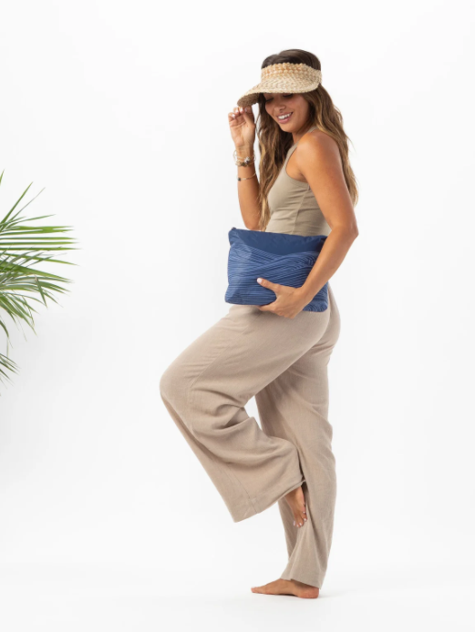 ALOHA Sea Mid Size Pouch in Navy
