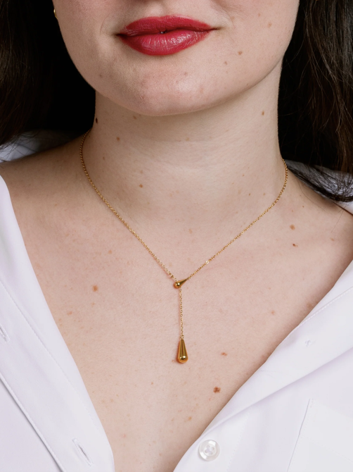 Raindrops on My Guitar Lariat Necklace in Gold