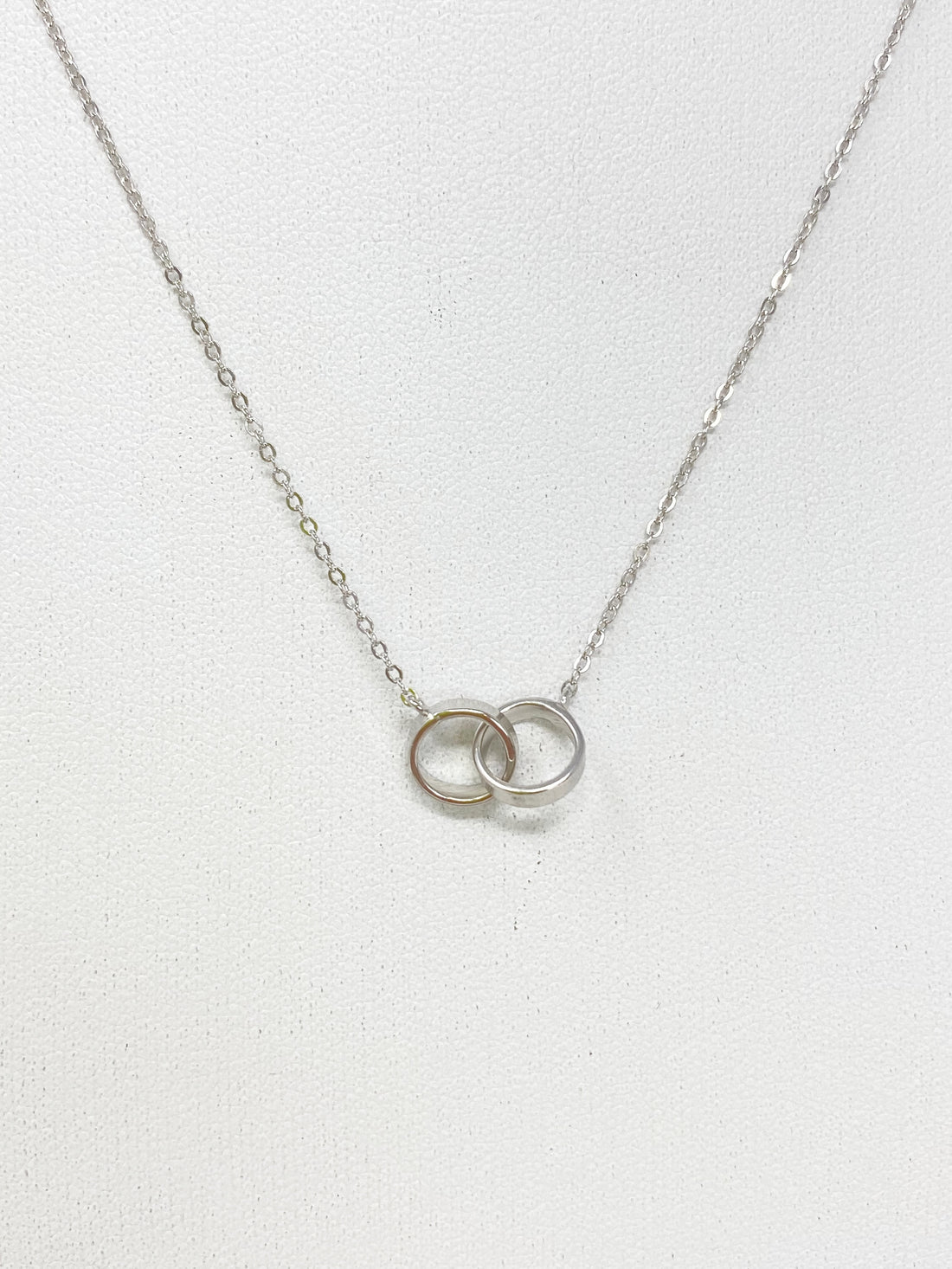 Circles Necklace in Silver
