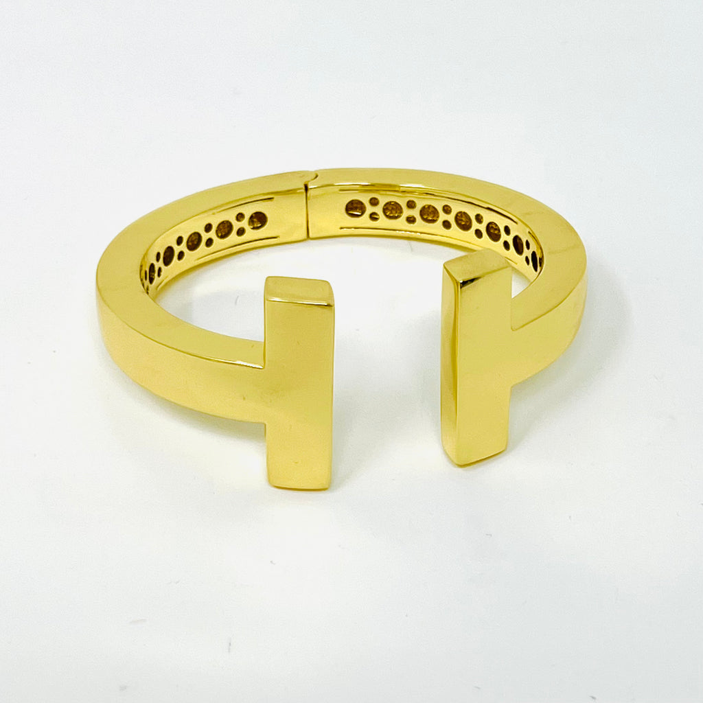 T Bracelet in Gold
